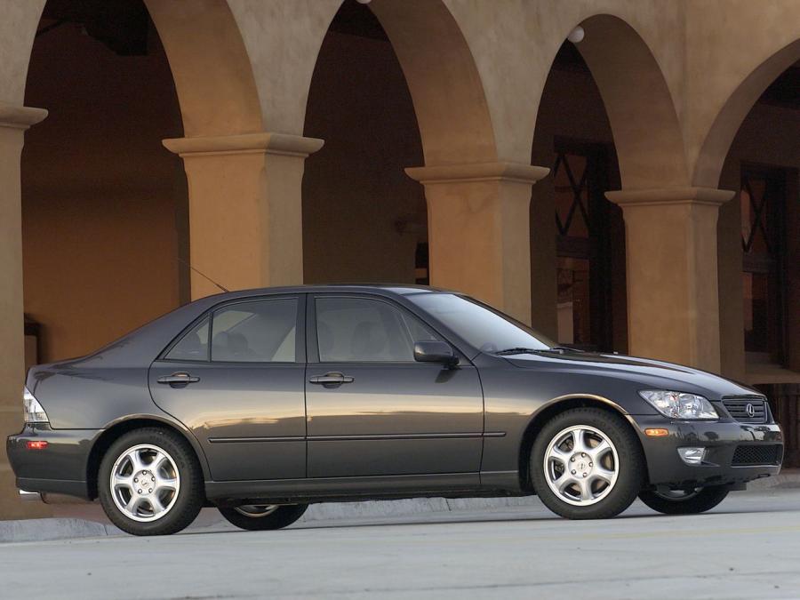  Lexus IS300 2001 года  (фото 14 из 23)